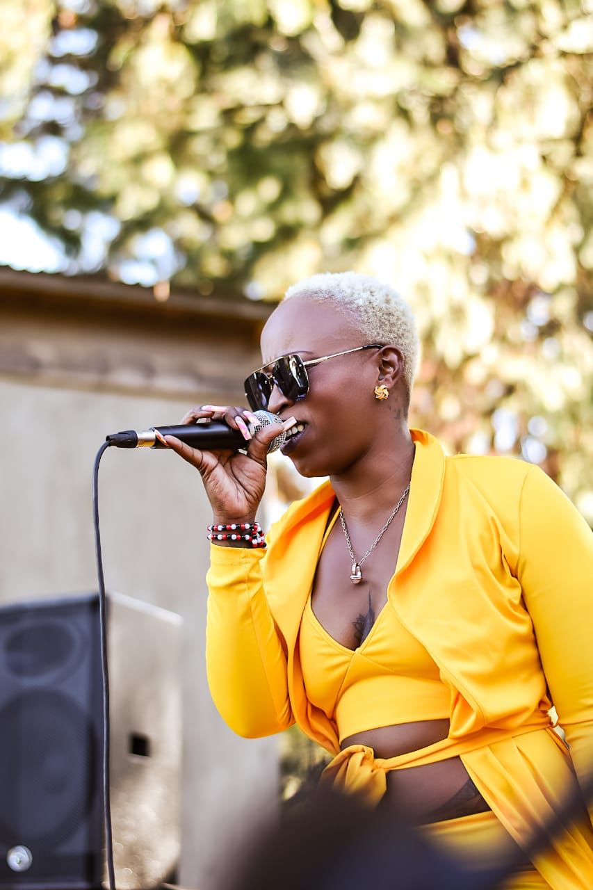 Daytime performance in yellow outfit